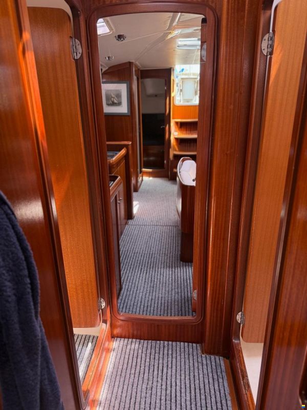 Bavaria 39