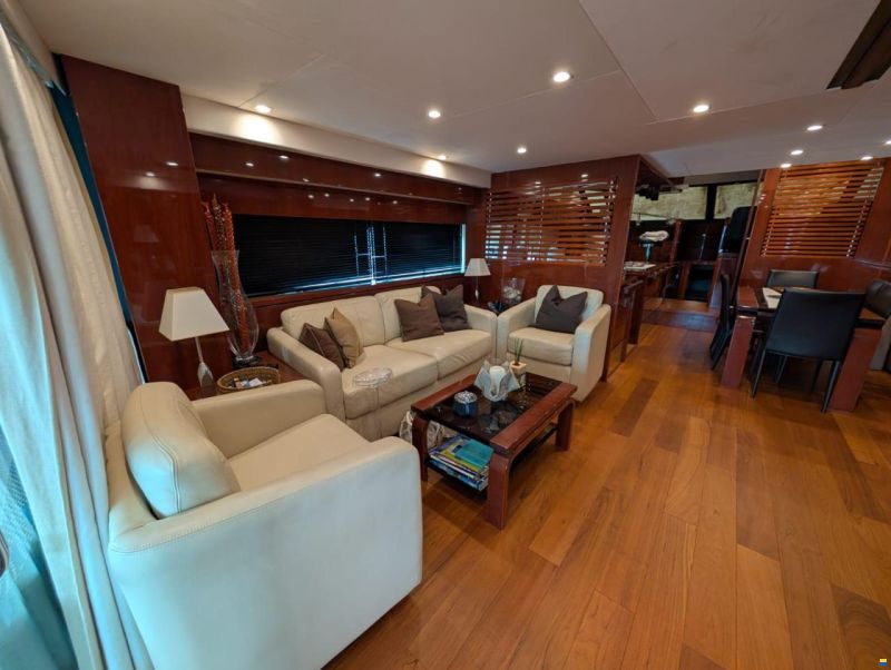 Fairline 68