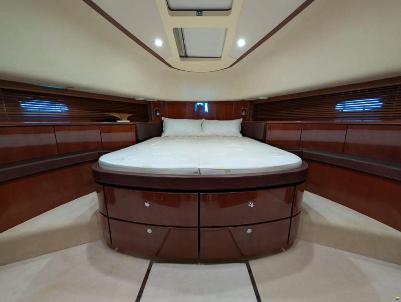 Fairline 68