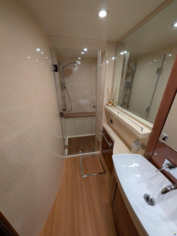 Fairline 68