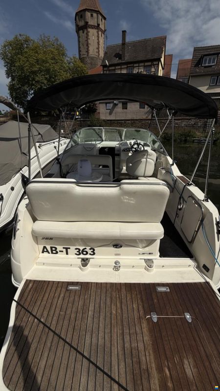 Sea Ray er 255