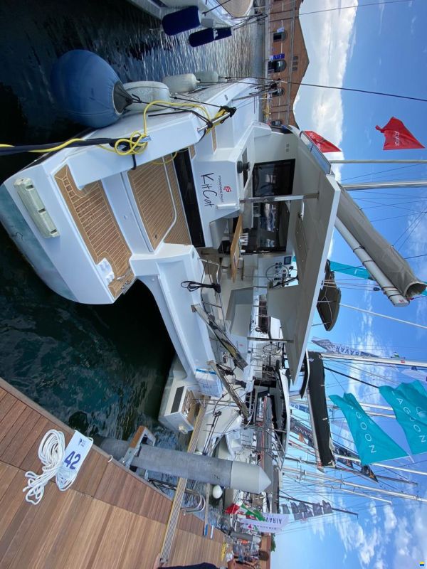 Fountaine Pajot Lucia 40