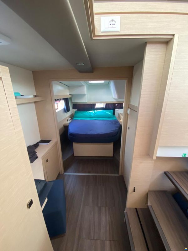 Fountaine Pajot Lucia 40