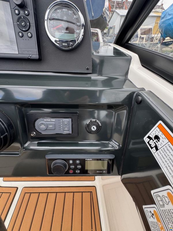 Quicksilver Activ 555