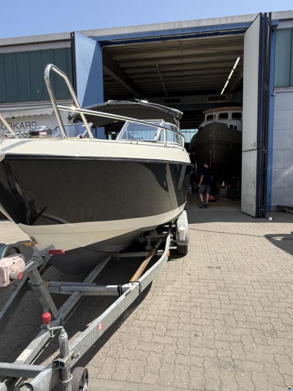 Quicksilver Activ 645 Cabin