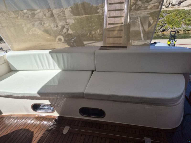 Princess 61