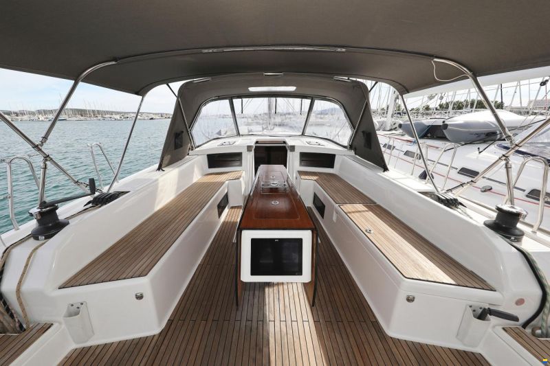 Dufour 530