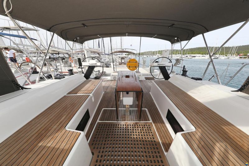 Dufour 530