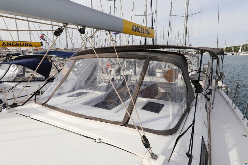 Dufour 530