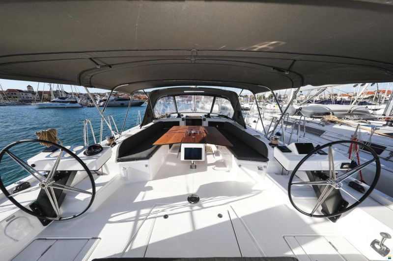 Dufour 530
