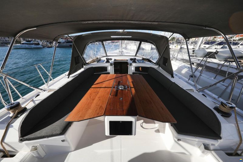 Dufour 530