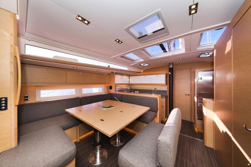 Dufour 530