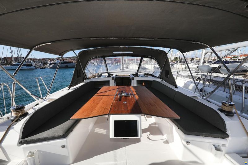 Dufour 530