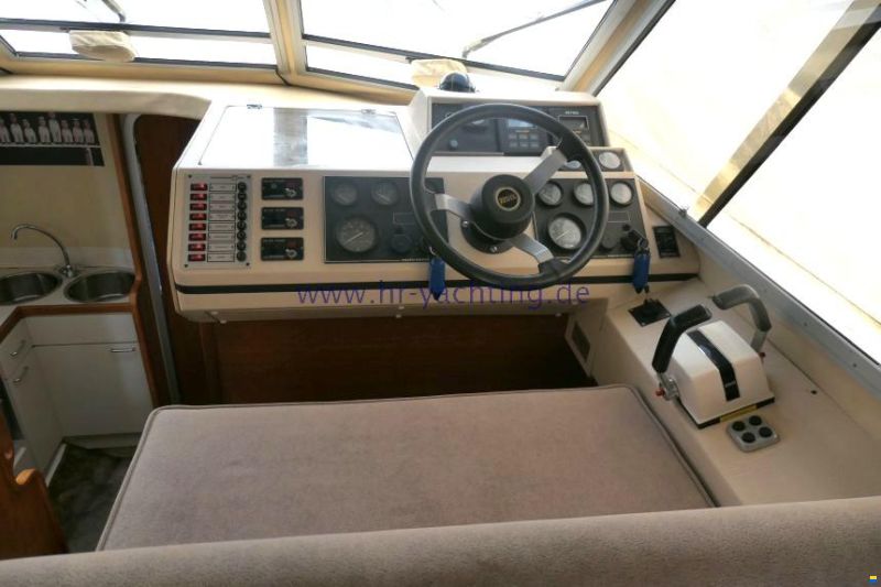 Princess 330 Fly