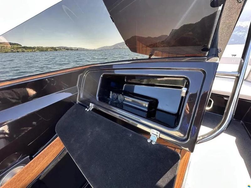 VTS Boats Flying Shark 5.7 Black Capri