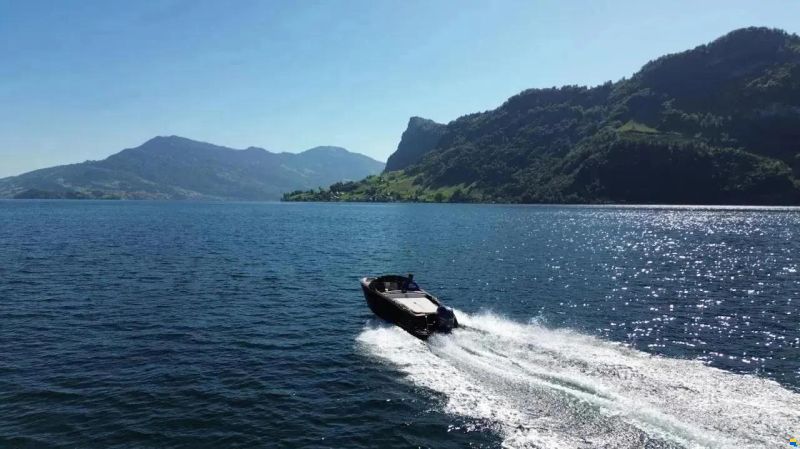 VTS Boats Flying Shark 5.7 Black Capri