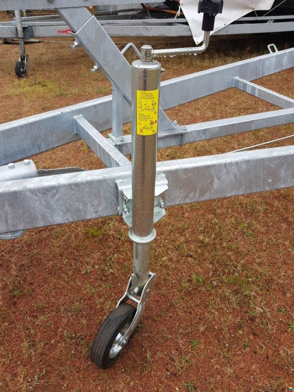 TREFFPUNKT-BOOT PILOB 1,5 - 3,65 T MOTOR