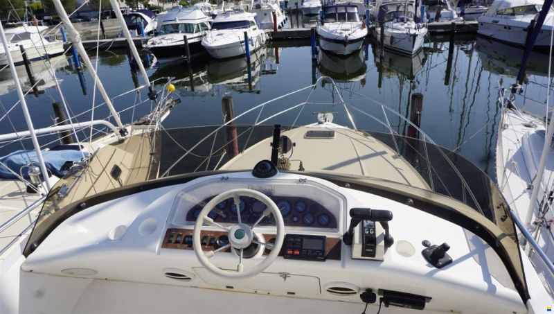Fairline BRAVA 33
