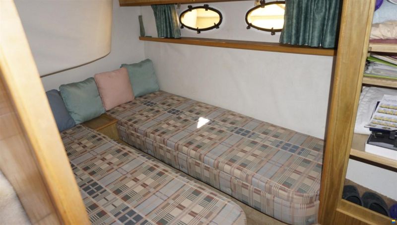 Fairline BRAVA 33