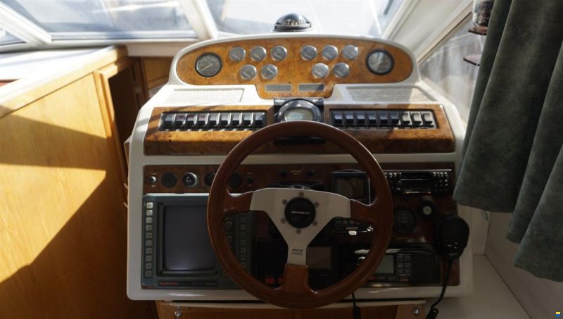 Fairline BRAVA 33