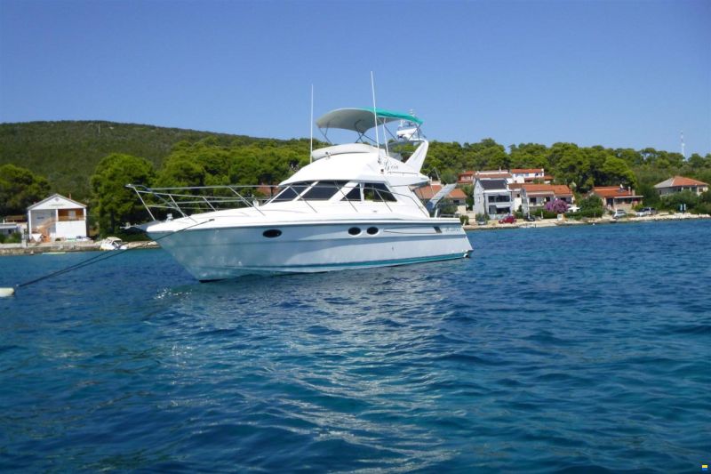 Fairline BRAVA 33