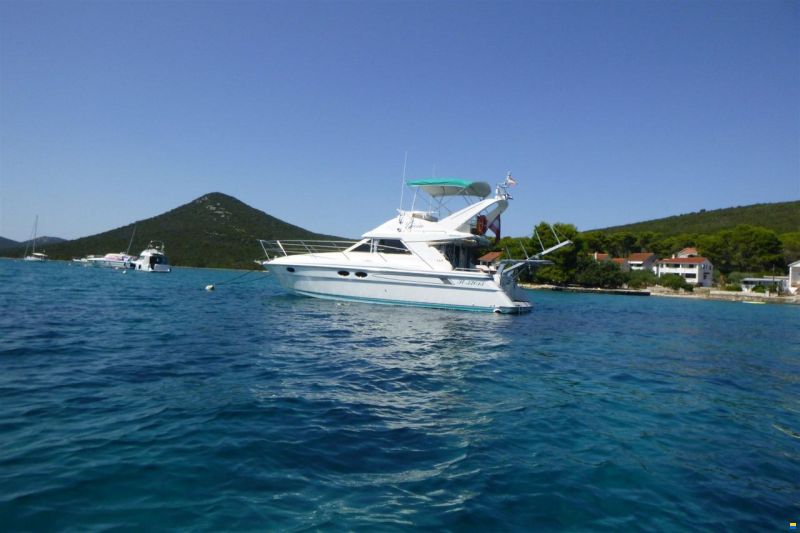 Fairline BRAVA 33