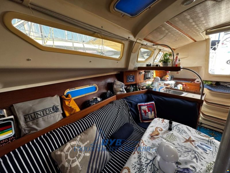 Hunter 320