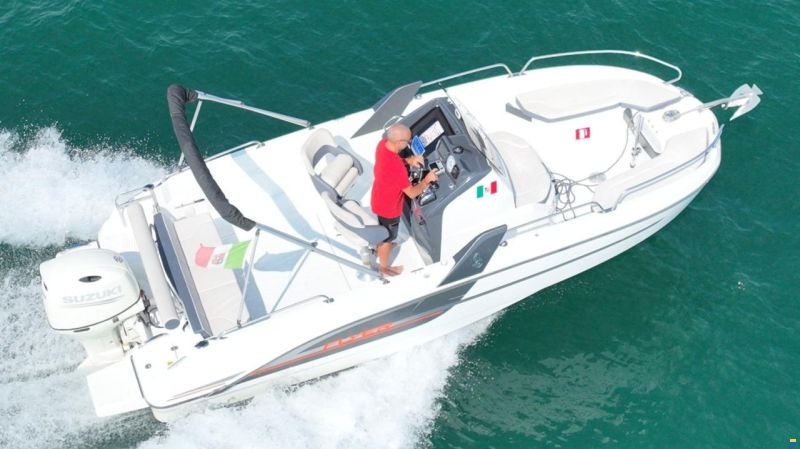 Beneteau Flyer 6 SPACE deck