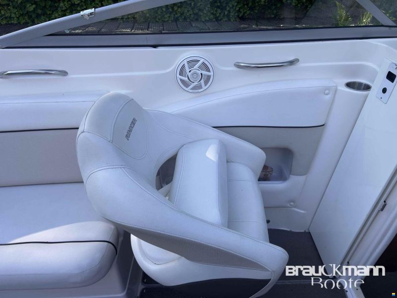 Rinker Captiva 246