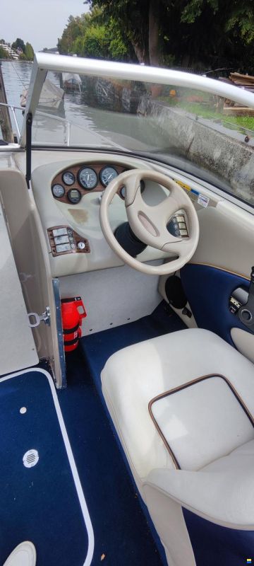 Bayliner Capri 2052