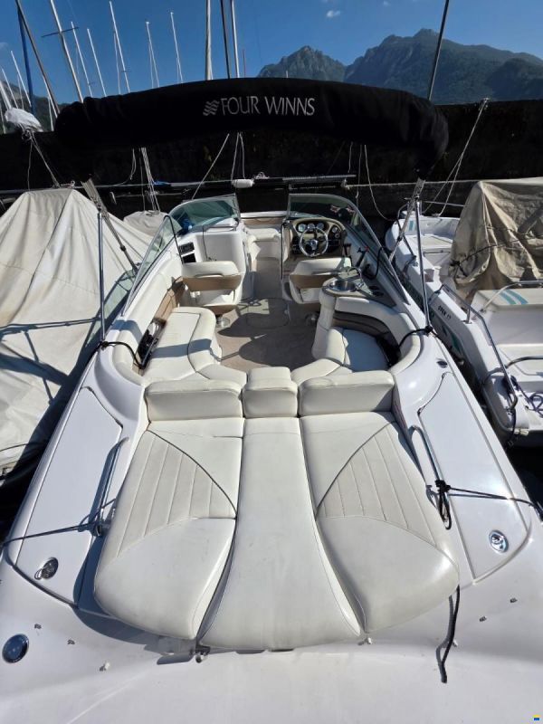 Four Winns 240 Horizon Bowrider