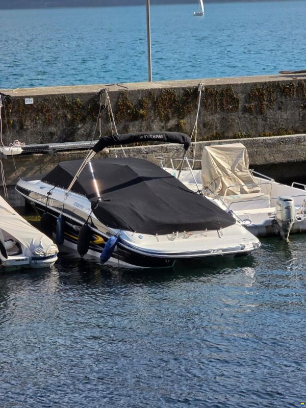 Four Winns 240 Horizon Bowrider
