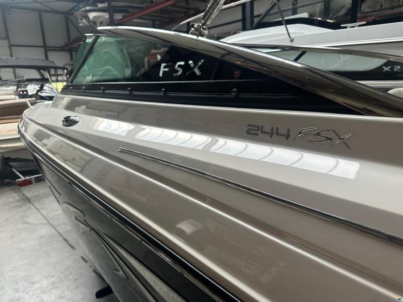 Monterey 244 FSX  Bowrider
