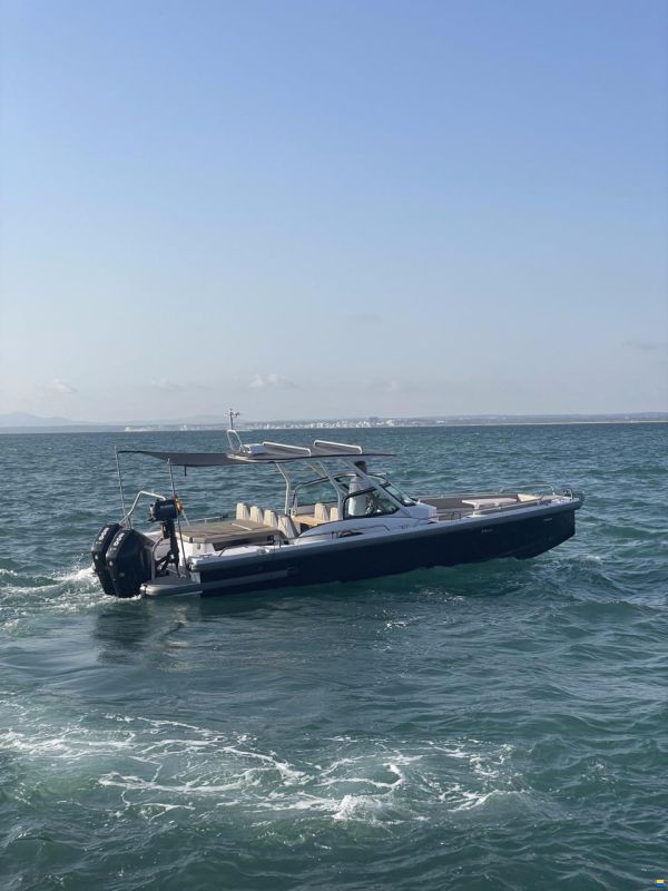 Axopar 28 T-TOP