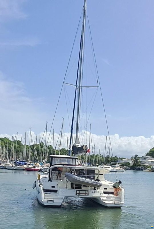Lagoon 42