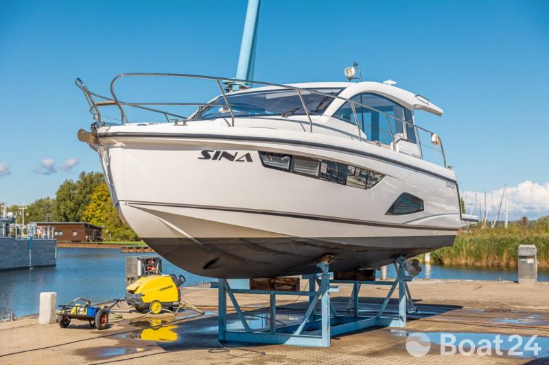 Sealine C330