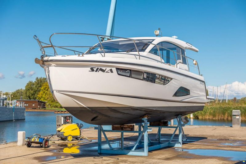 Sealine C330