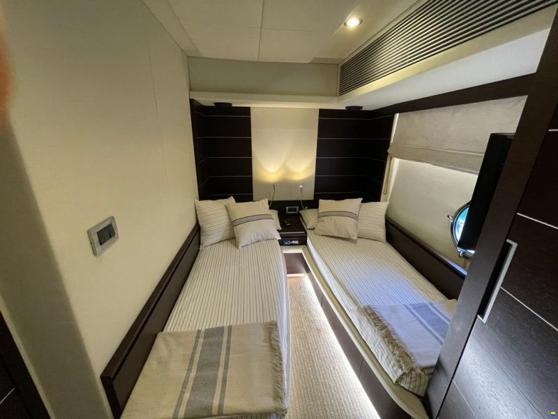 Azimut 68S