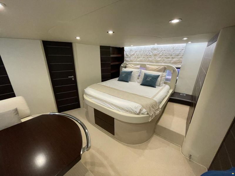 Azimut 68S