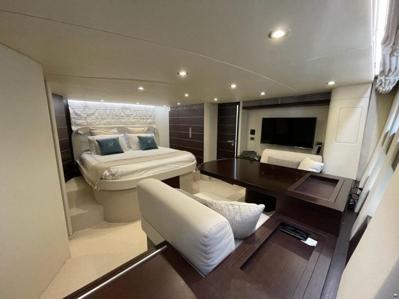 Azimut 68S
