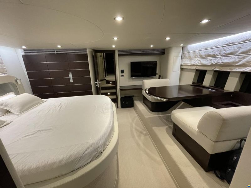 Azimut 68S
