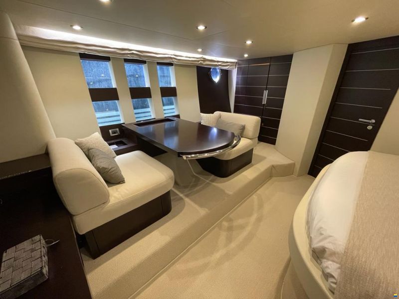 Azimut 68S