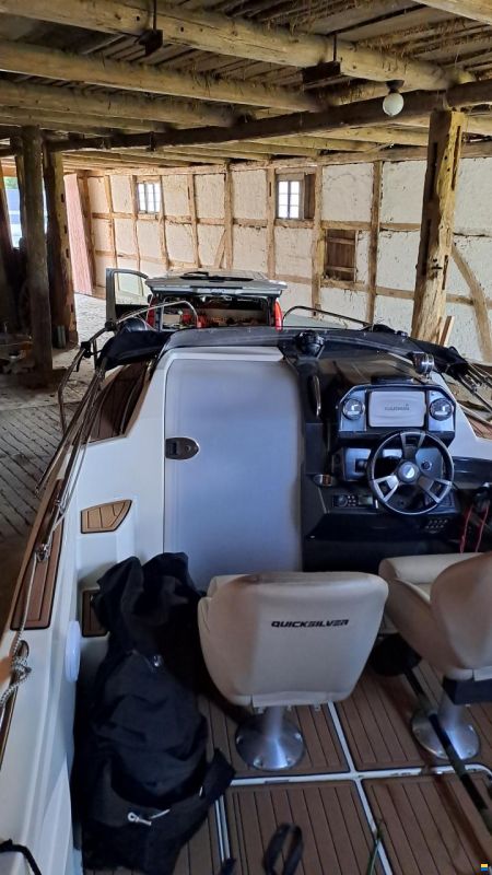 Quicksilver 555 Cabin