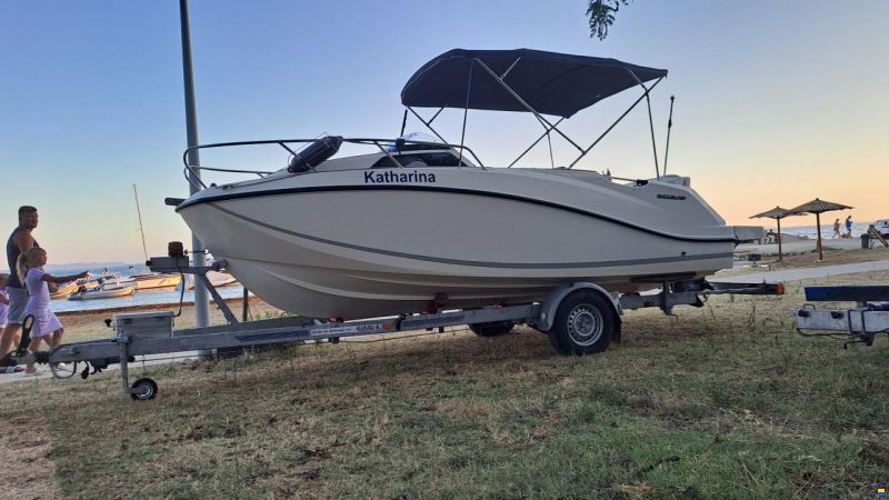 Quicksilver 555 Cabin