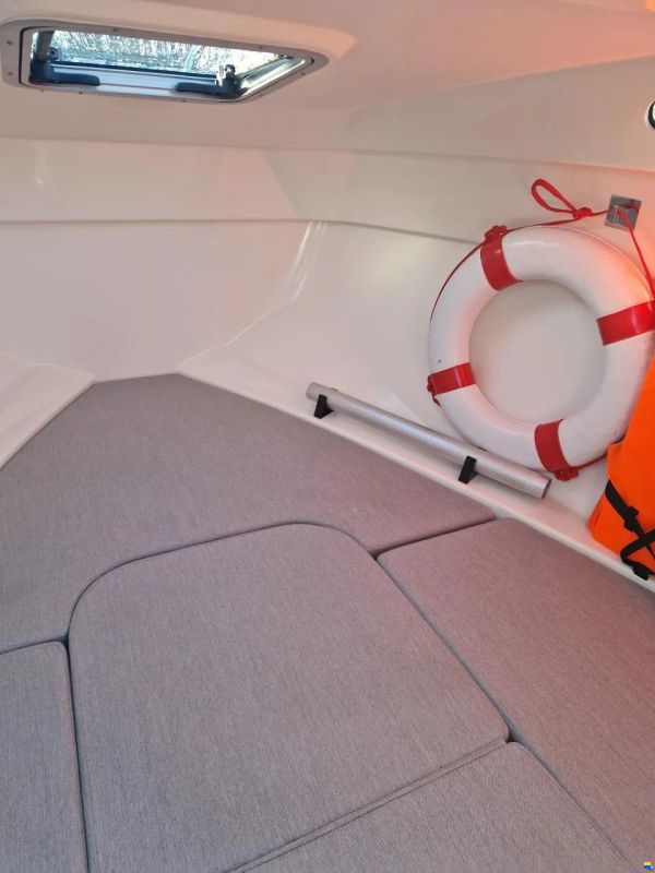 Quicksilver 555 Cabin