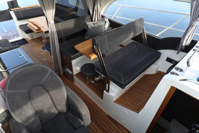 Marex 330