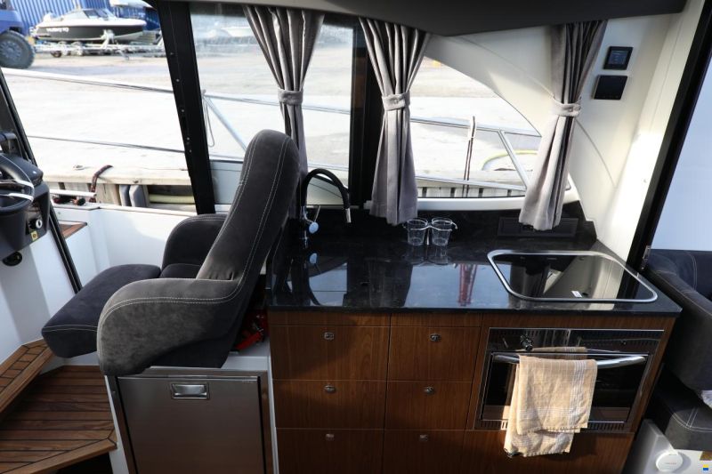 Marex 330