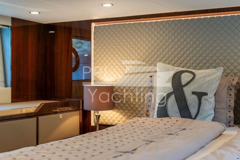 Fairline Squadron 48