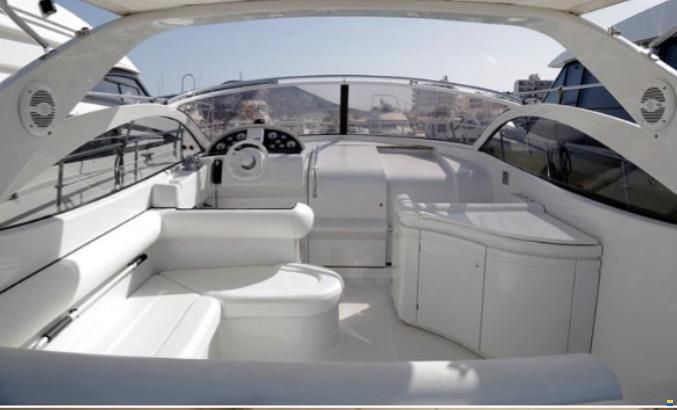 Pershing 37