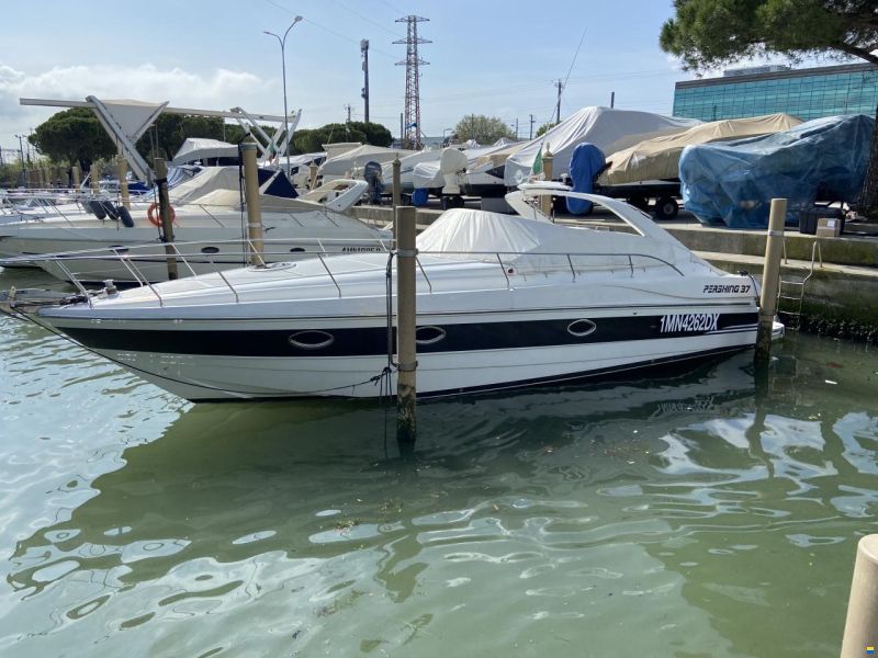 Pershing 37